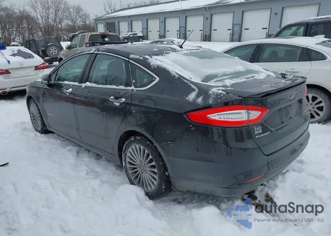 2014 Ford Fusion Hybrid Titanium z USA, uszkodzony, nr VIN 3FA6P0RU7ER192199